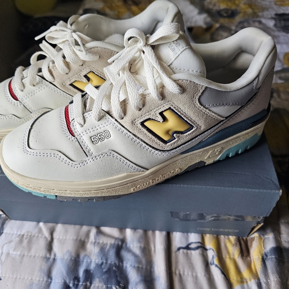 New Balance 550 - Picture 1 of 5